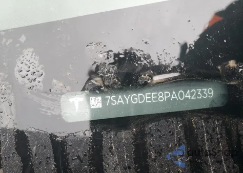 2023 Tesla Model Y z USA, uszkodzony, nr VIN 7SAYGDEE8PA042339